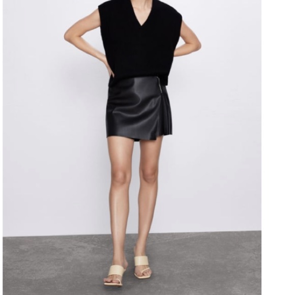 black dress shorts zara LACE TRIM SHORTS - Black